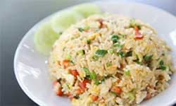 Mobile blog layout for GPHomestay with article list.